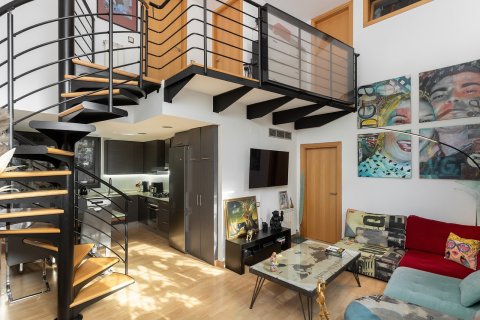 Dzīvoklis Barcelona, Spānijā 3 istabas,  Nr. 140949