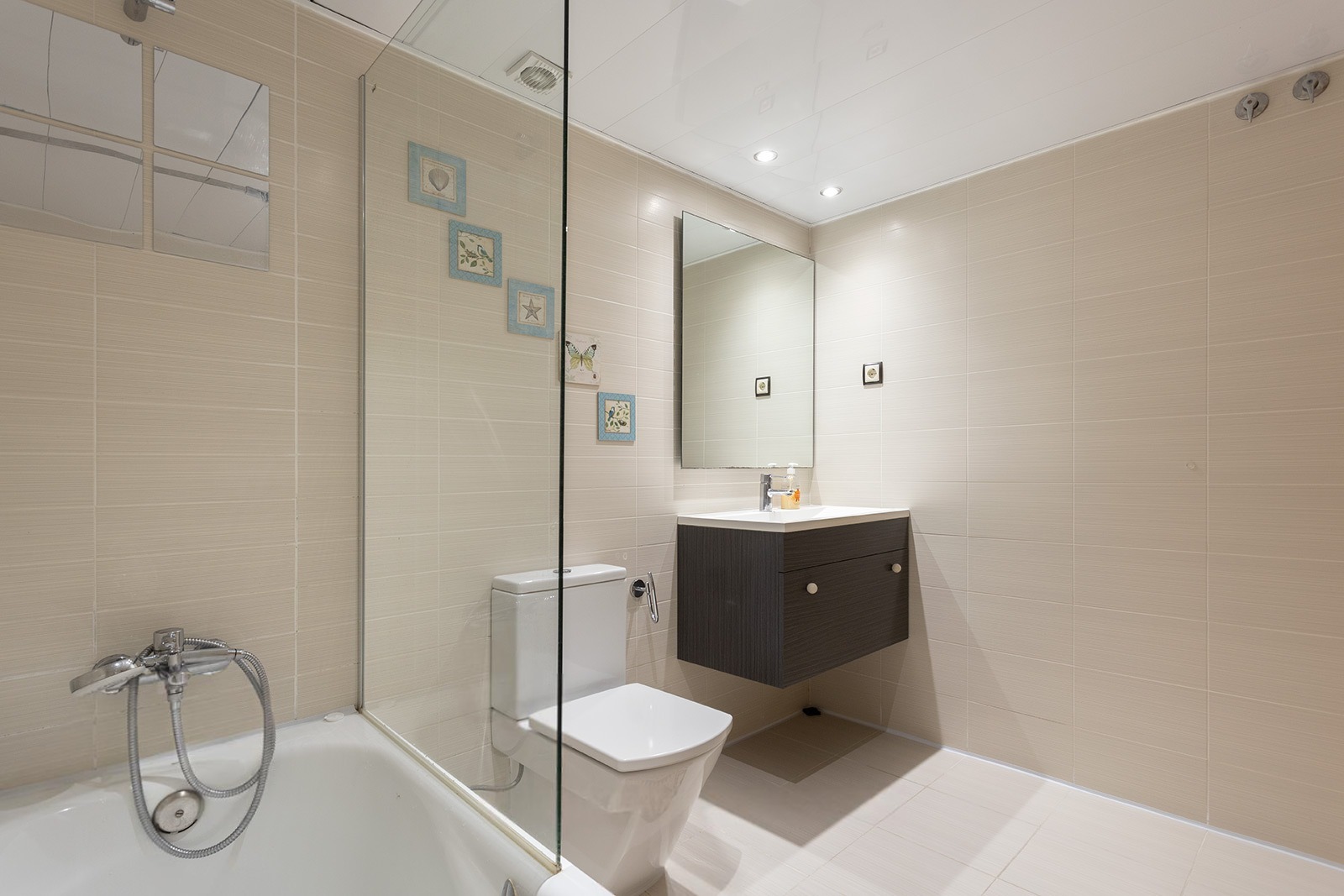 Wohnung in Barcelona, Spanien 3 Schlafzimmer,  Nr. 140949