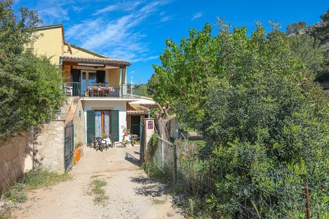 Villa en Sant Elm, Mallorca, España 6 dormitorios, 180 m2 No. 147799