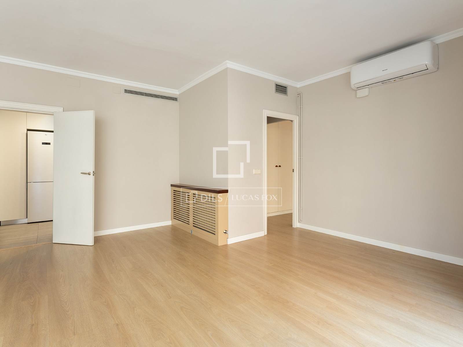 Apartment in Barcelona, Spain 4 bedrooms, 130 sq.m. No. 150558