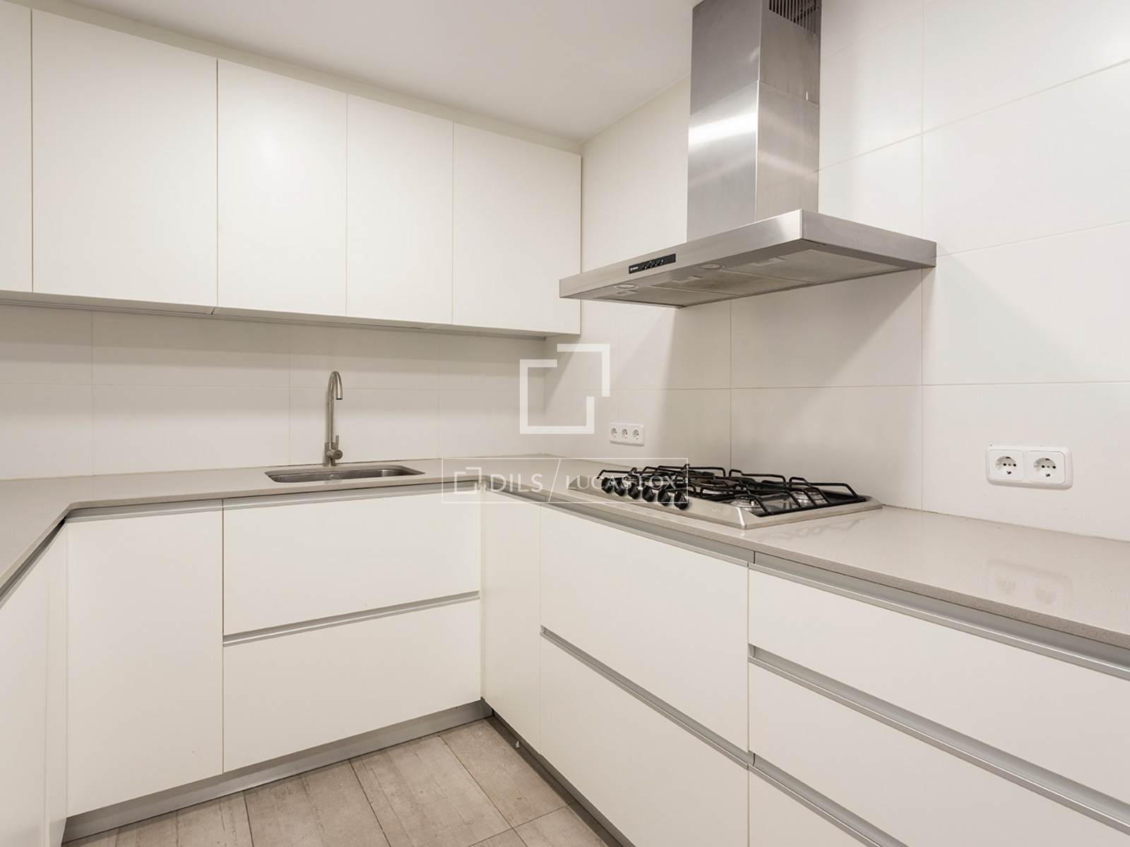Apartment in Barcelona, Spain 4 bedrooms, 130 sq.m. No. 150558