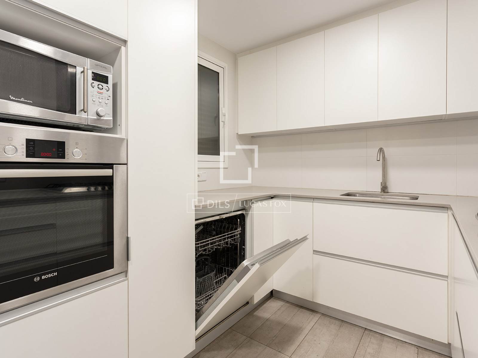 Apartment in Barcelona, Spain 4 bedrooms, 130 sq.m. No. 150558