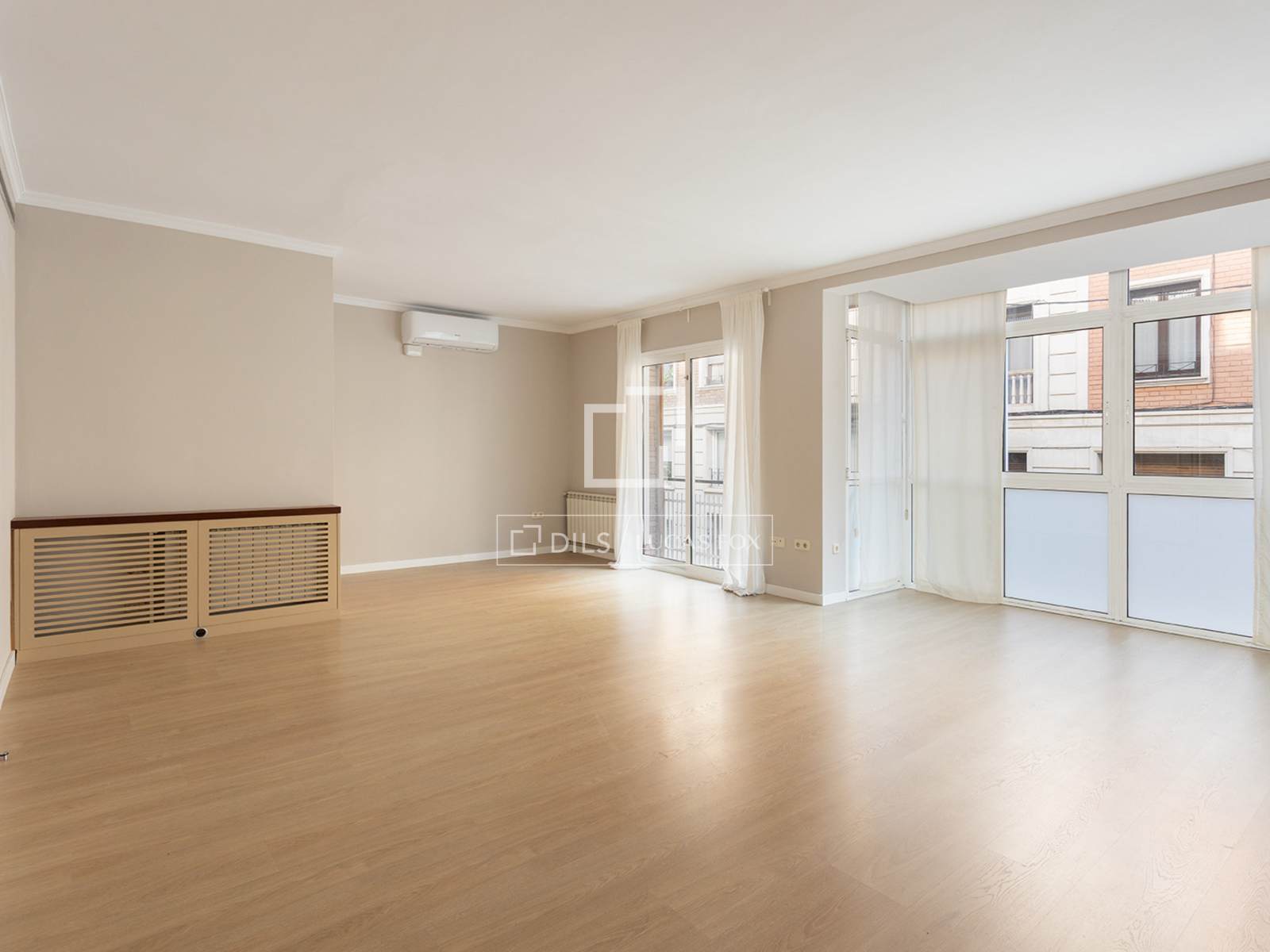 Apartment in Barcelona, Spain 4 bedrooms, 130 sq.m. No. 150558