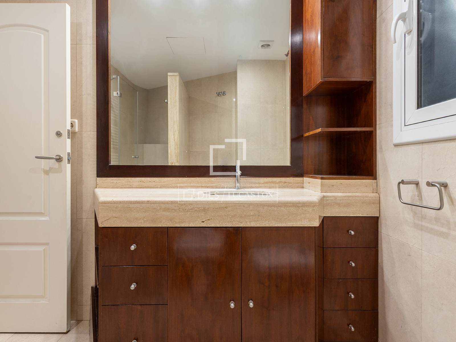 Apartment in Barcelona, Spain 4 bedrooms, 130 sq.m. No. 150558