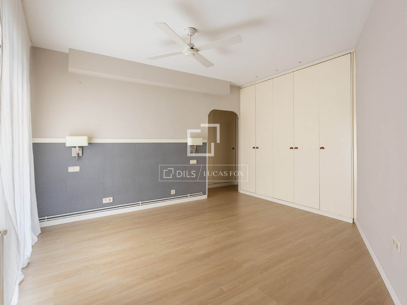 Apartment in Barcelona, Spain 4 bedrooms, 130 sq.m. No. 150558