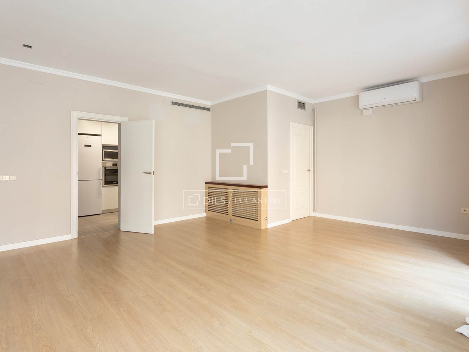 Apartment in Barcelona, Spain 4 bedrooms, 130 sq.m. No. 150558