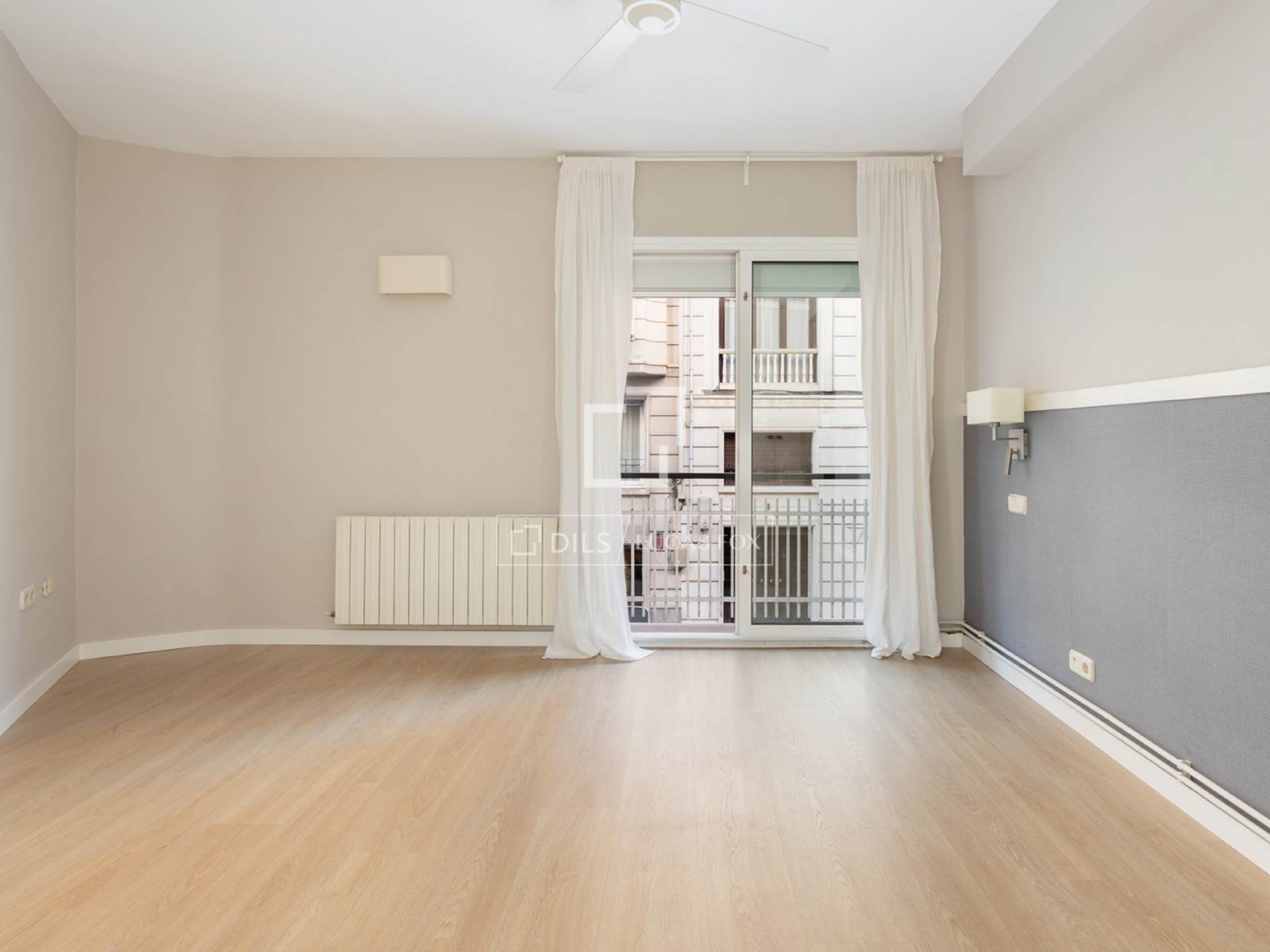 Apartment in Barcelona, Spain 4 bedrooms, 130 sq.m. No. 150558