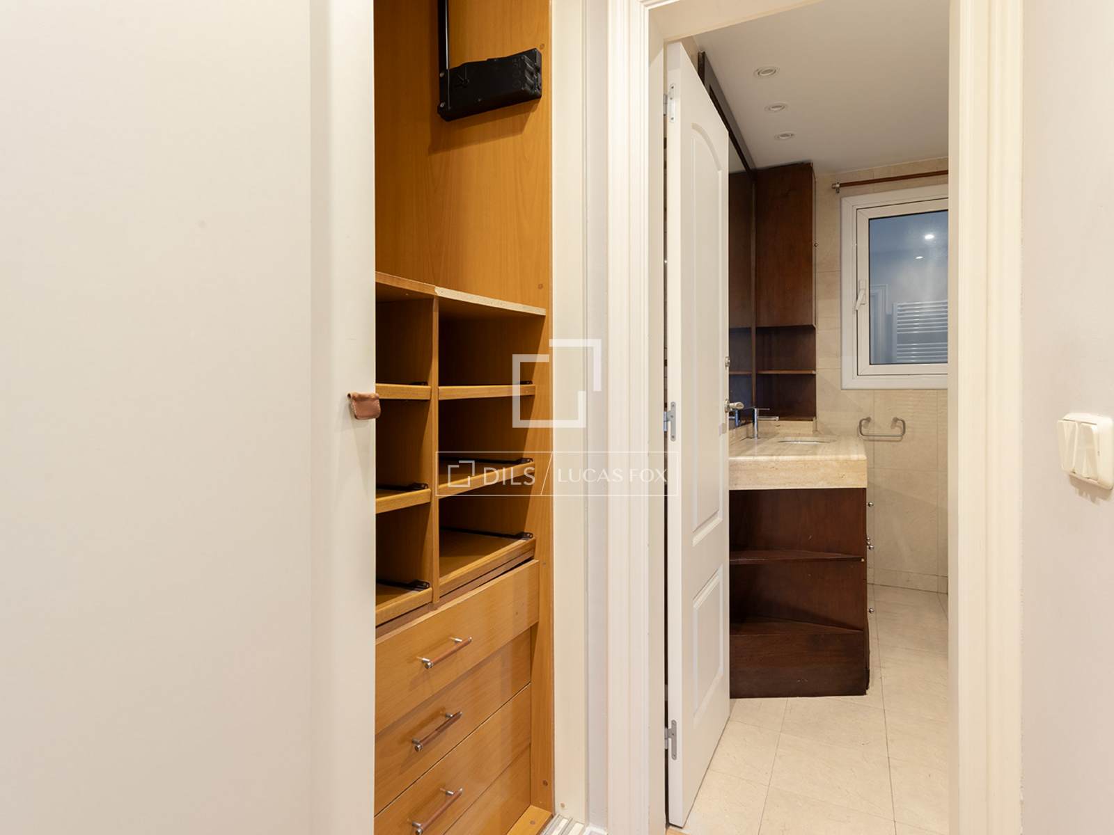 Apartment in Barcelona, Spain 4 bedrooms, 130 sq.m. No. 150558