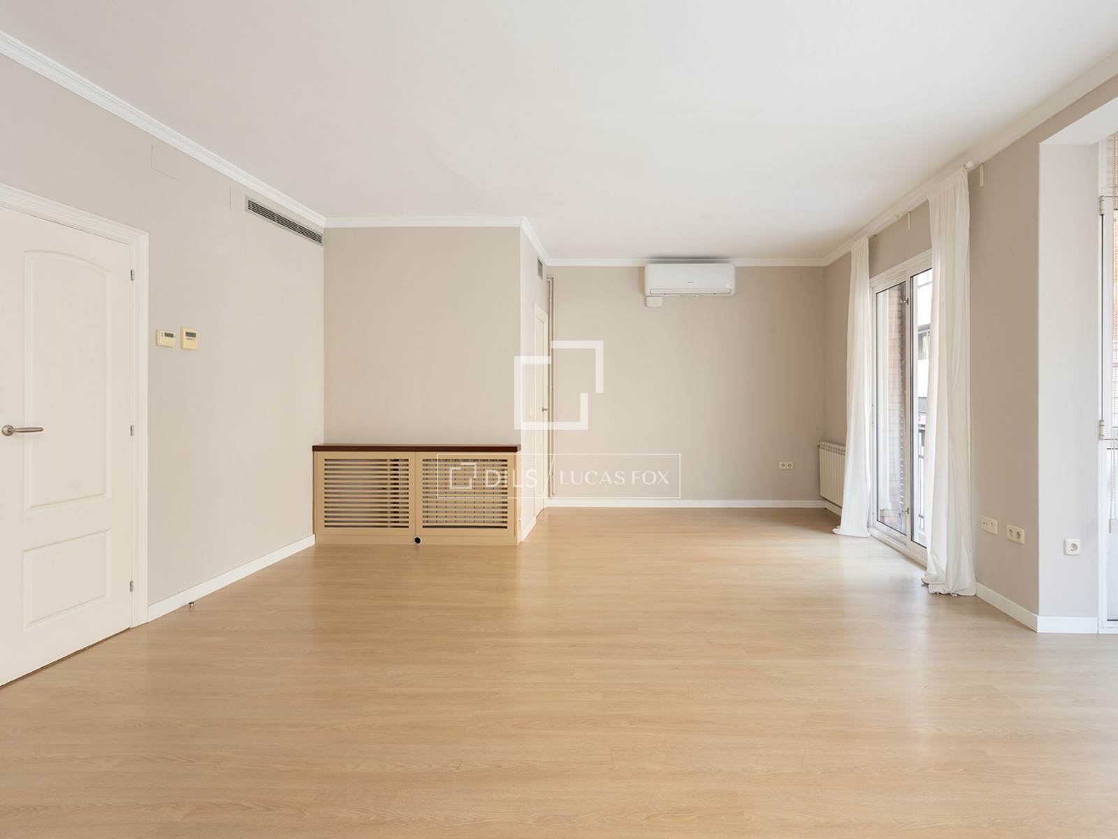 Apartment in Barcelona, Spain 4 bedrooms, 130 sq.m. No. 150558