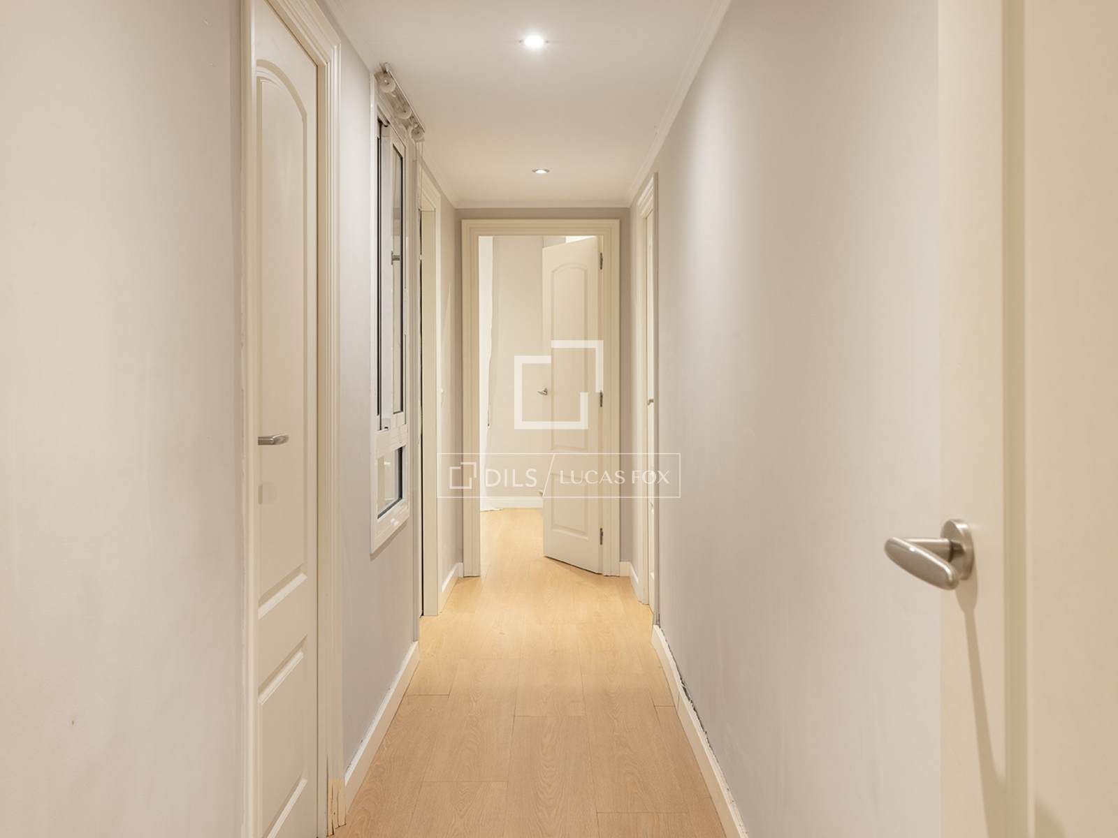 Apartment in Barcelona, Spain 4 bedrooms, 130 sq.m. No. 150558
