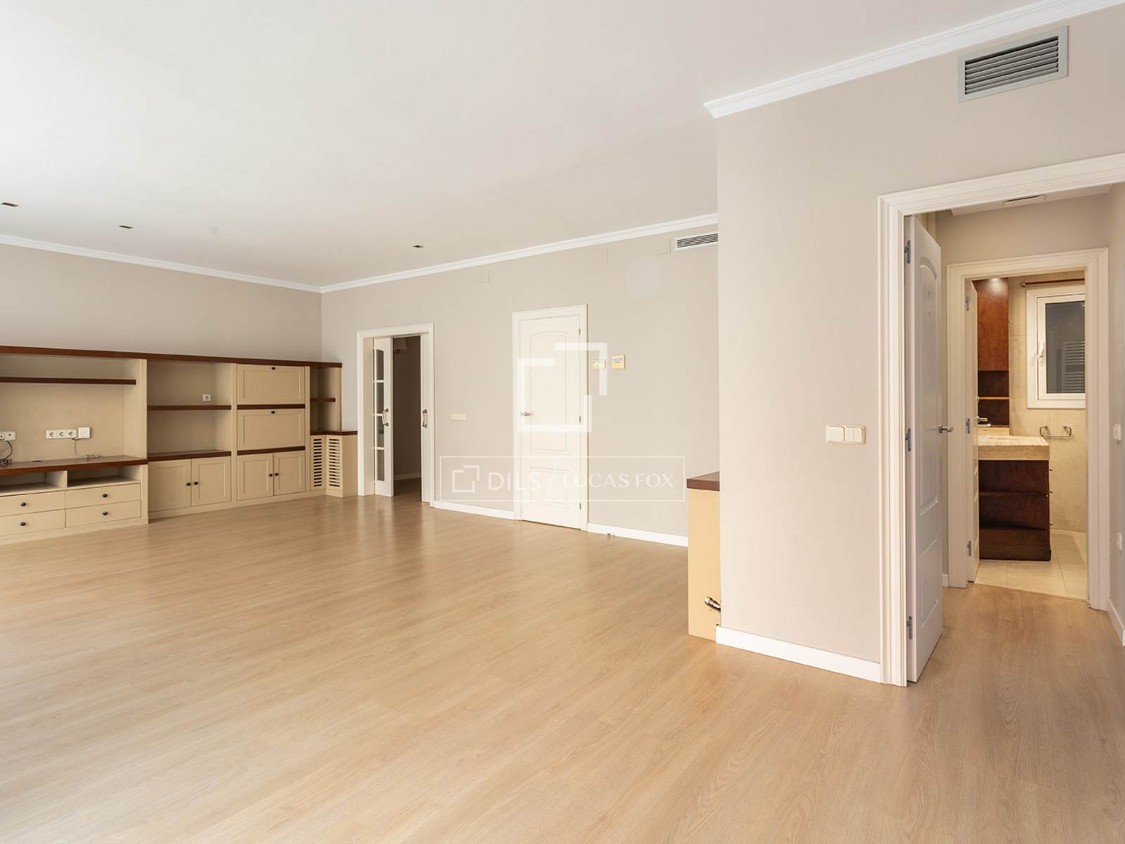 Apartment in Barcelona, Spain 4 bedrooms, 130 sq.m. No. 150558