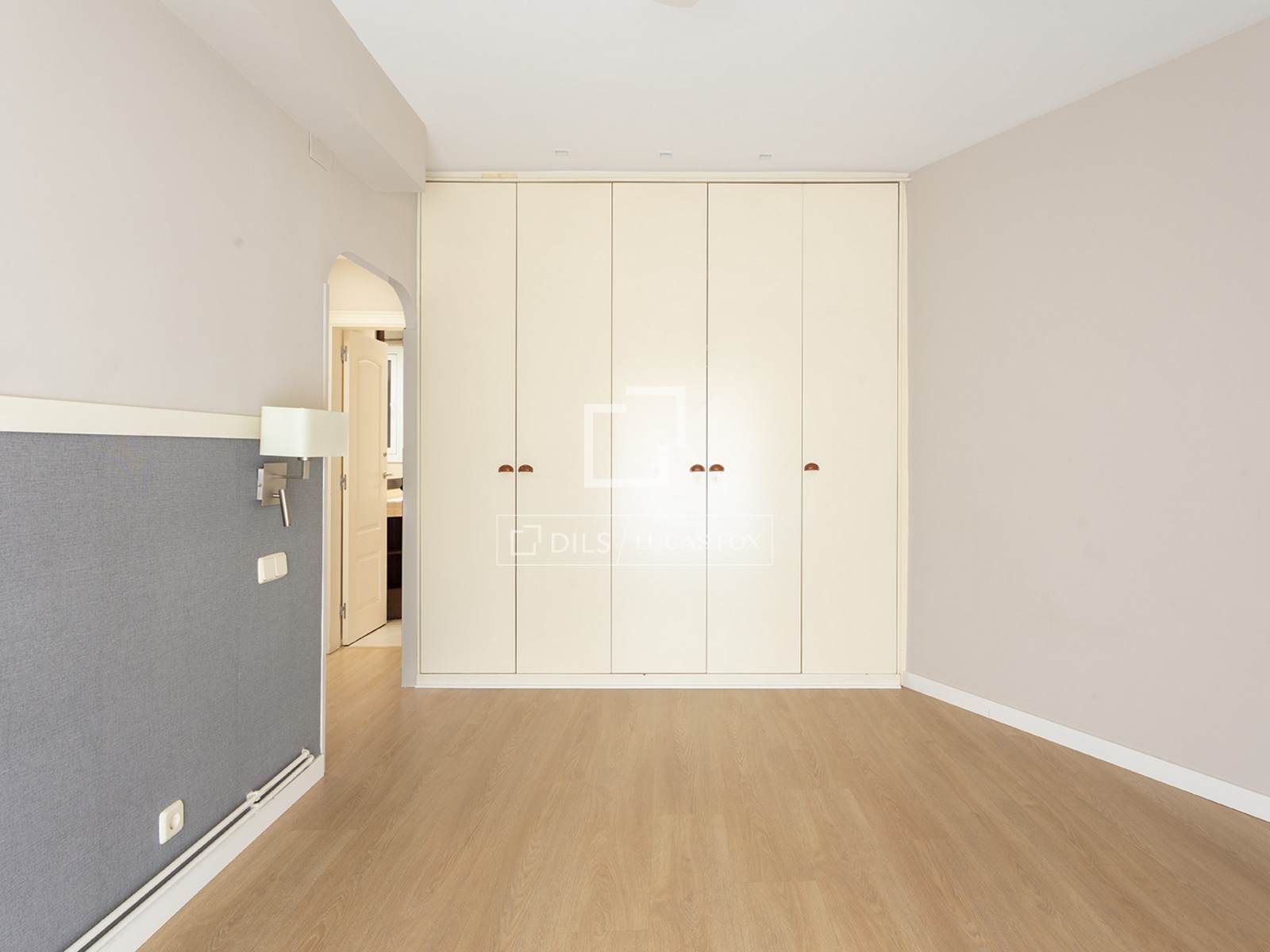 Apartment in Barcelona, Spain 4 bedrooms, 130 sq.m. No. 150558