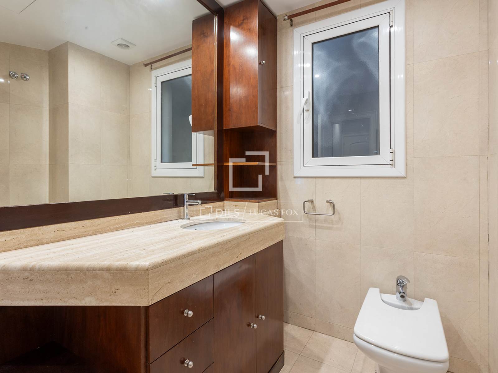 Apartment in Barcelona, Spain 4 bedrooms, 130 sq.m. No. 150558