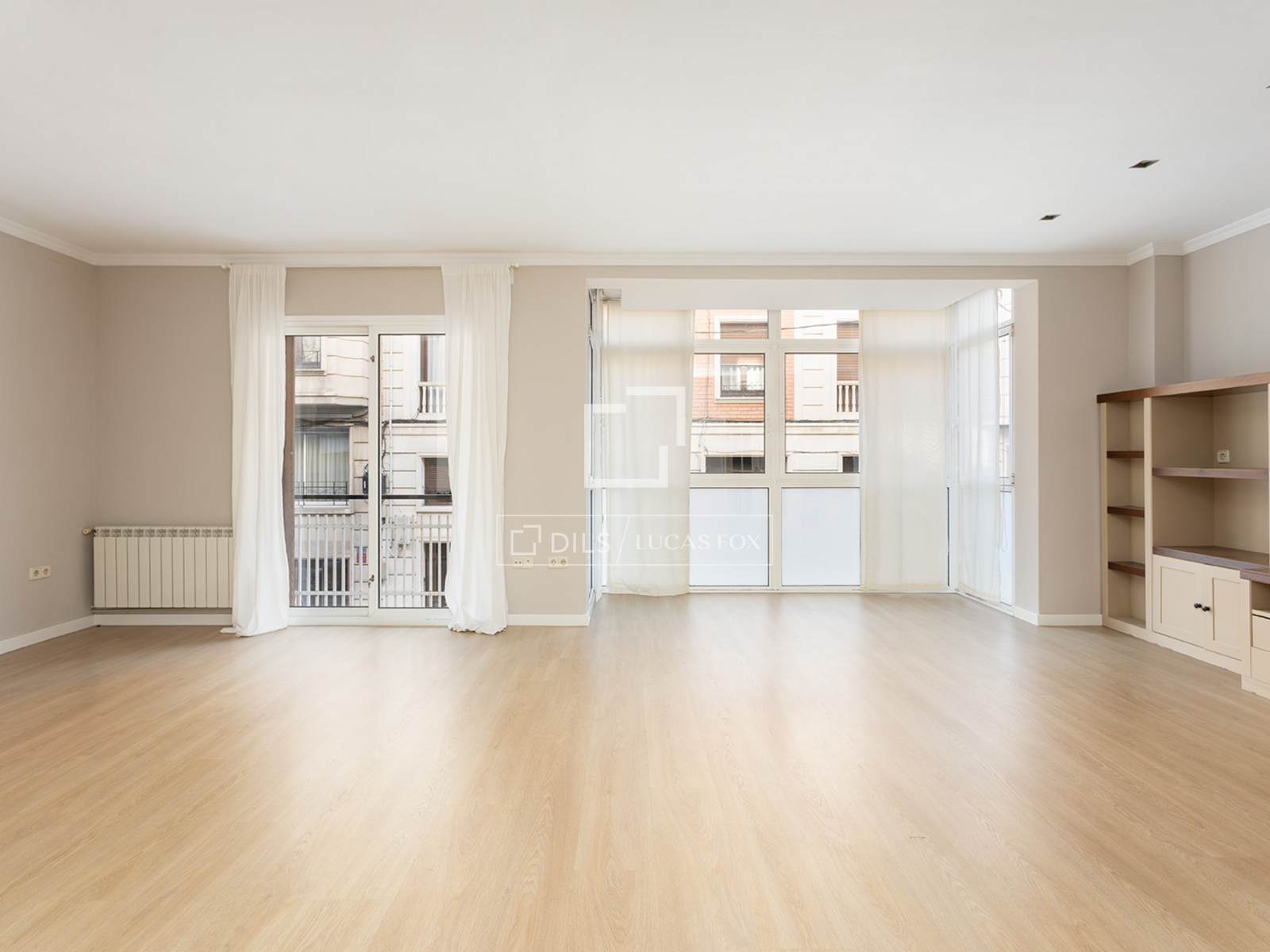 Apartment in Barcelona, Spain 4 bedrooms, 130 sq.m. No. 150558