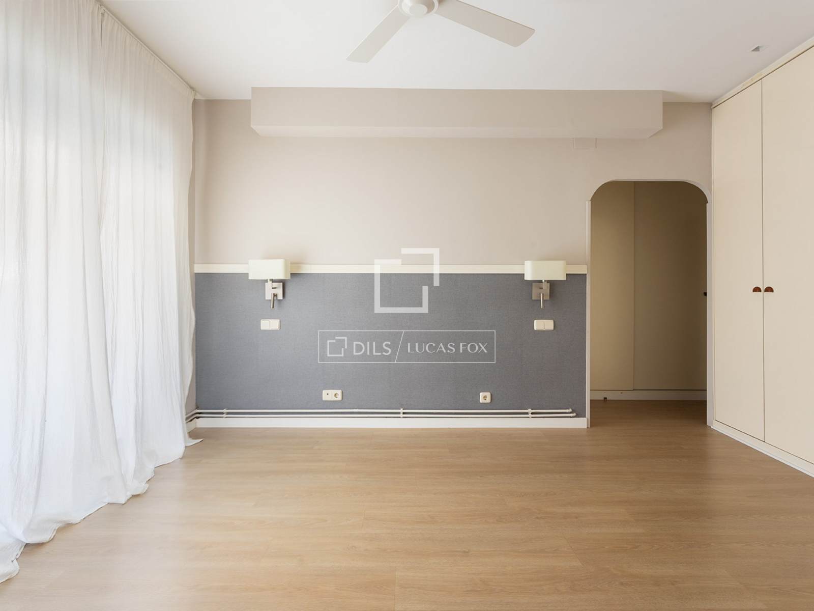 Apartment in Barcelona, Spain 4 bedrooms, 130 sq.m. No. 150558