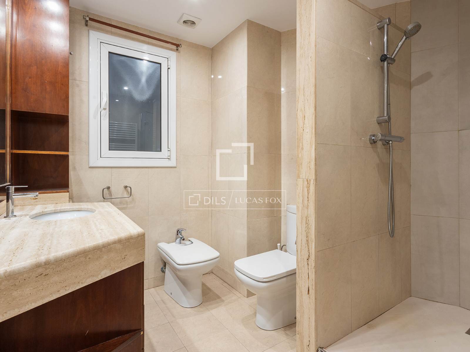 Apartment in Barcelona, Spain 4 bedrooms, 130 sq.m. No. 150558