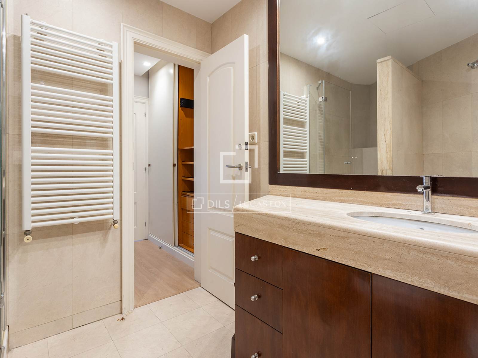 Apartment in Barcelona, Spain 4 bedrooms, 130 sq.m. No. 150558
