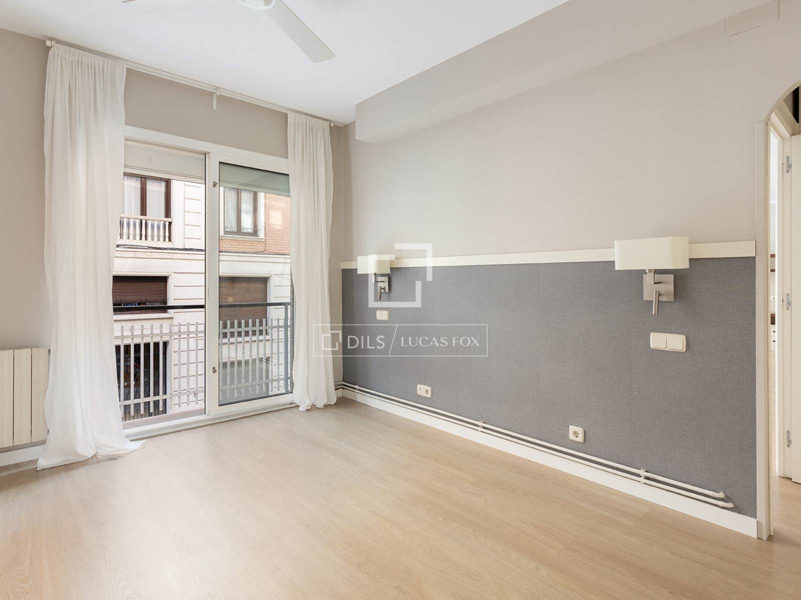 Apartment in Barcelona, Spain 4 bedrooms, 130 sq.m. No. 150558