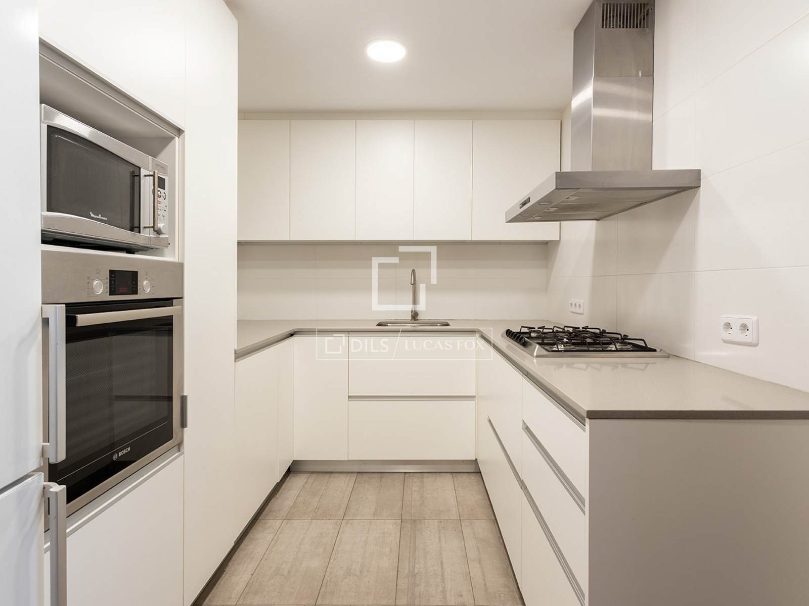 Apartment in Barcelona, Spain 4 bedrooms, 130 sq.m. No. 150558