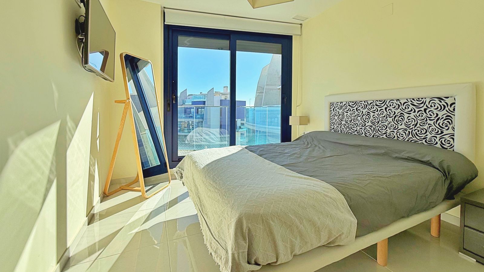 Apartment in Torrevieja, Alicante, Spain 2 bedrooms, 175 sq.m. No. 144626