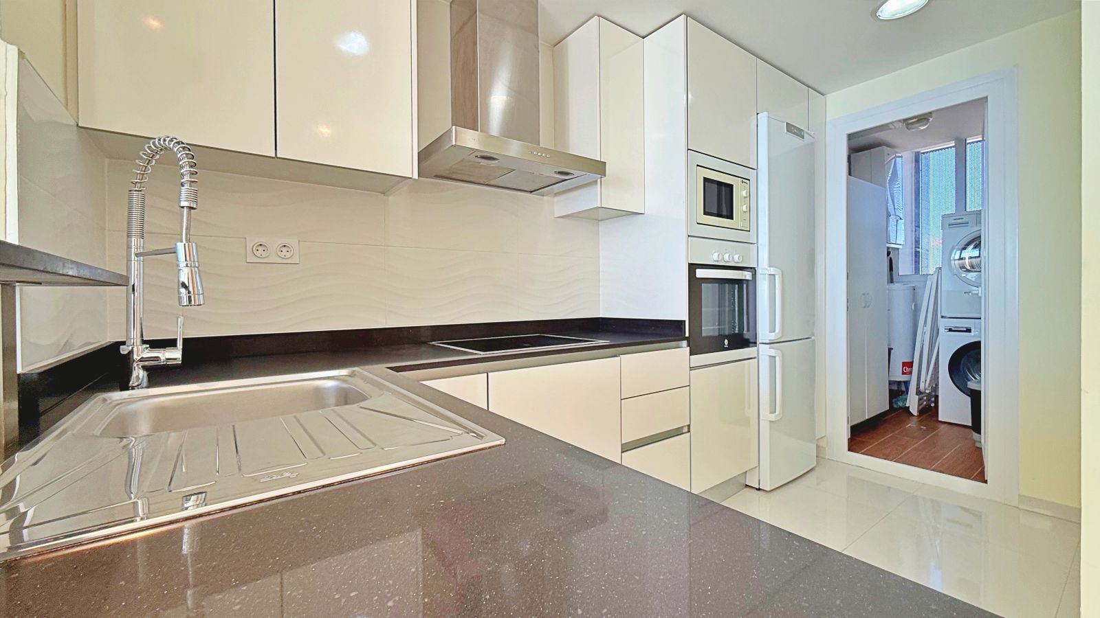 Apartment in Torrevieja, Alicante, Spain 2 bedrooms, 175 sq.m. No. 144626