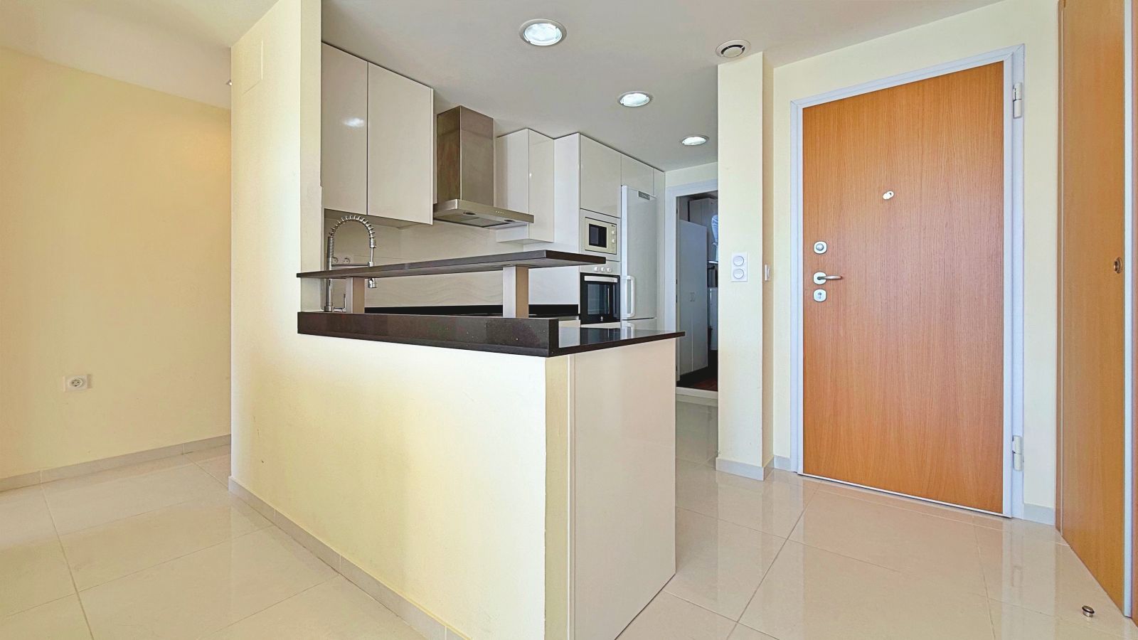 Apartment in Torrevieja, Alicante, Spain 2 bedrooms, 175 sq.m. No. 144626