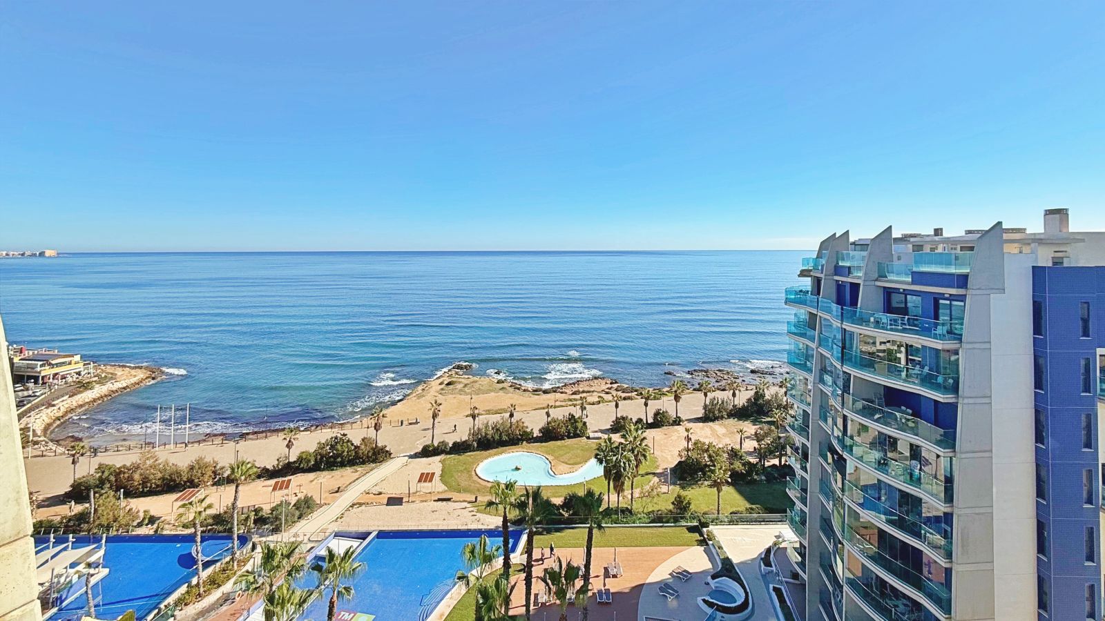 Apartment in Torrevieja, Alicante, Spain 2 bedrooms, 175 sq.m. No. 144626