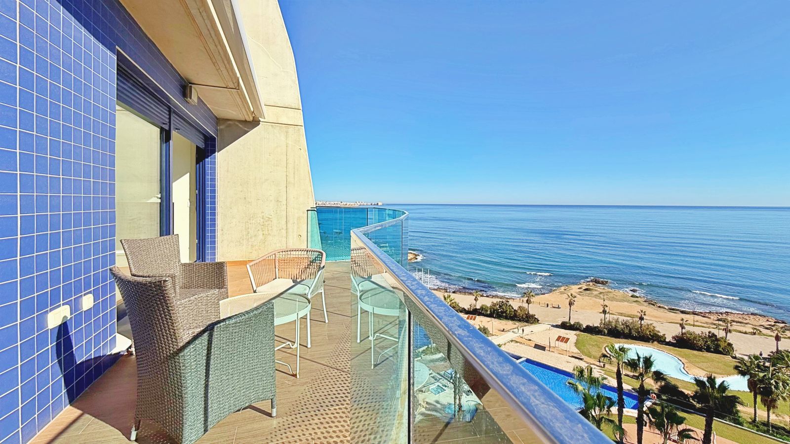 Apartment in Torrevieja, Alicante, Spain 2 bedrooms, 175 sq.m. No. 144626