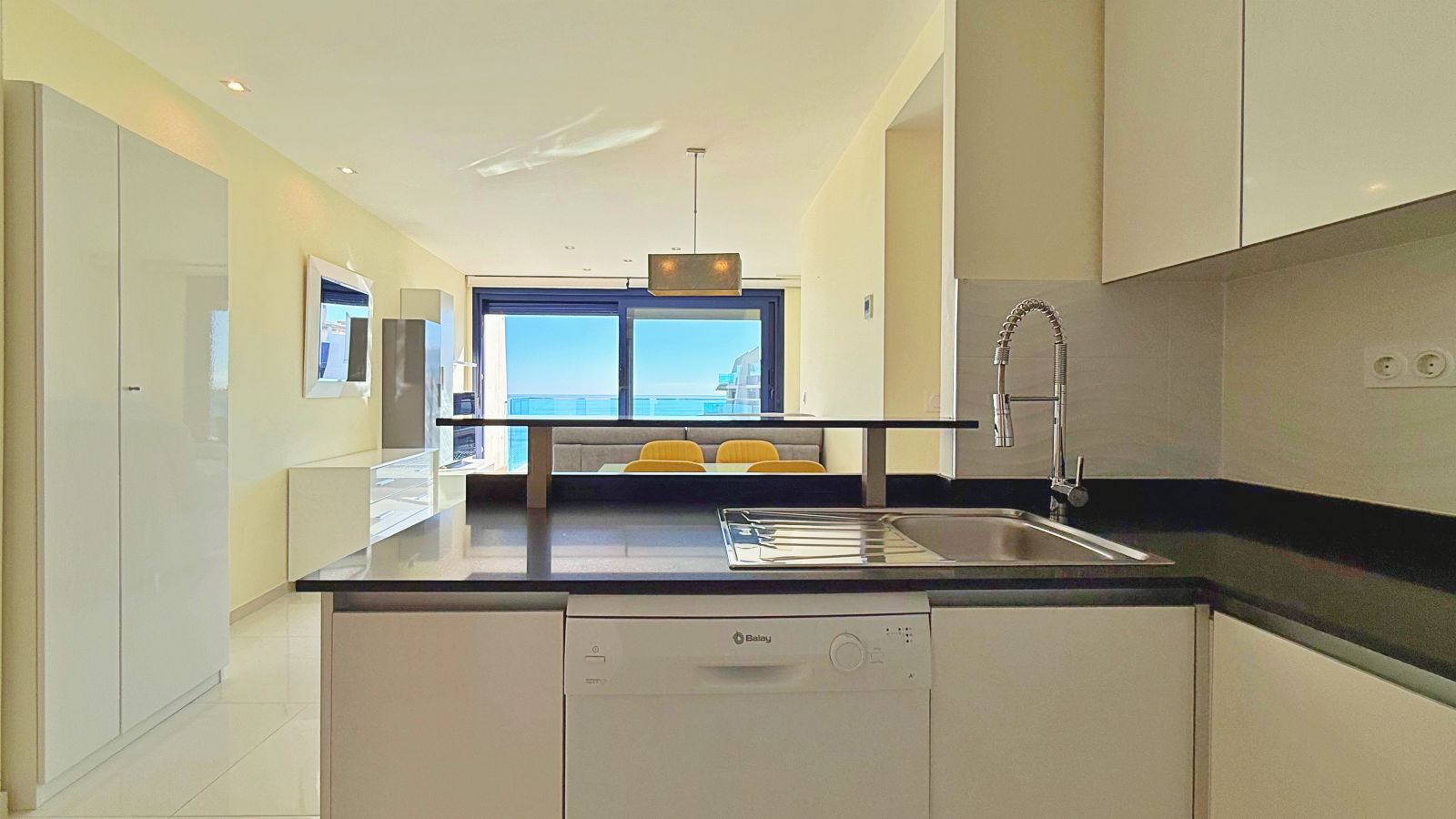 Apartment in Torrevieja, Alicante, Spain 2 bedrooms, 175 sq.m. No. 144626