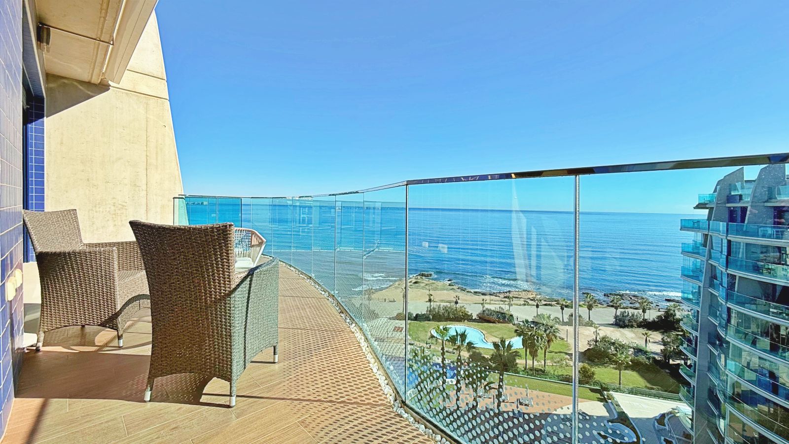 Apartment in Torrevieja, Alicante, Spain 2 bedrooms, 175 sq.m. No. 144626
