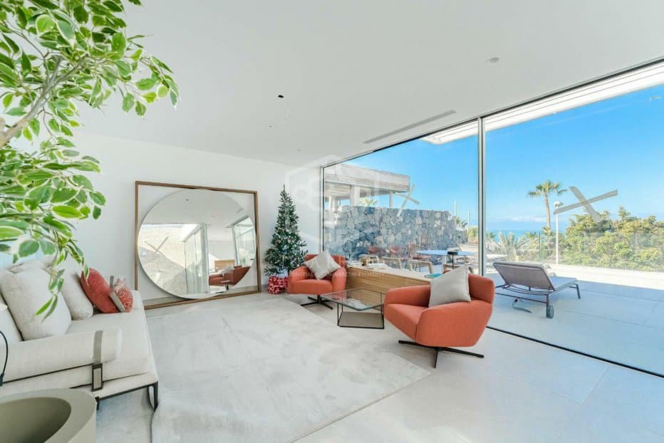 Villa in Adeje, Tenerife, Spain 6 bedrooms, 234 sq.m. No. 111056