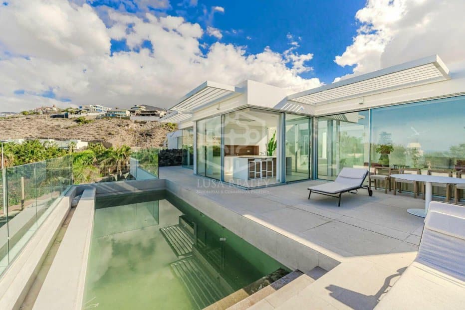 Villa in Adeje, Tenerife, Spain 6 bedrooms, 234 sq.m. No. 111056