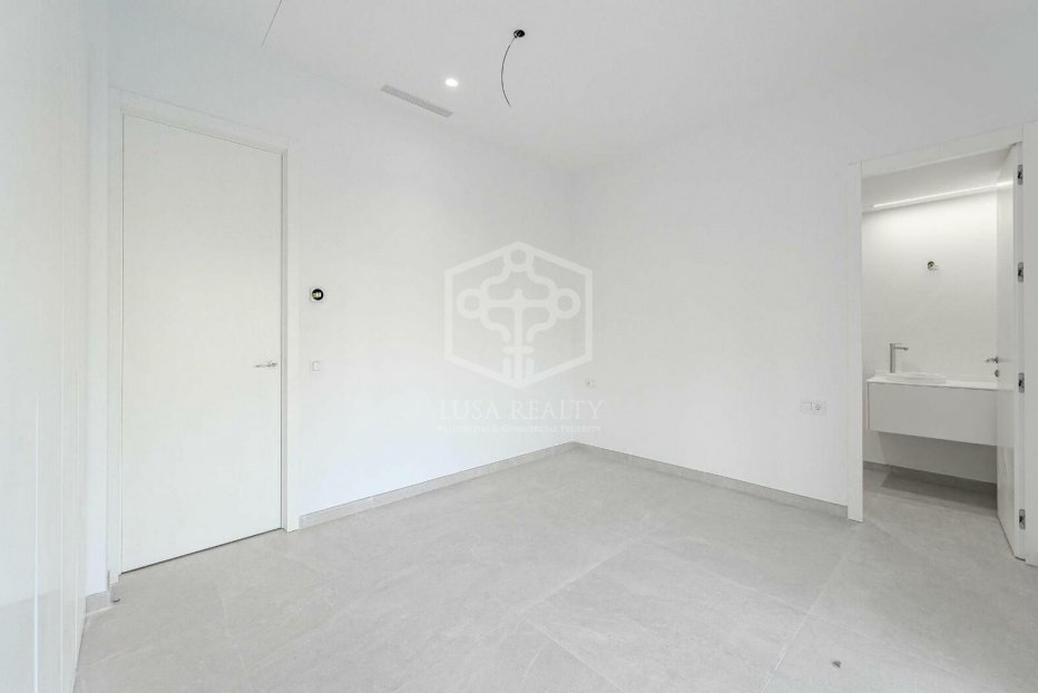 Villa in Adeje, Tenerife, Spain 6 bedrooms, 234 sq.m. No. 111056
