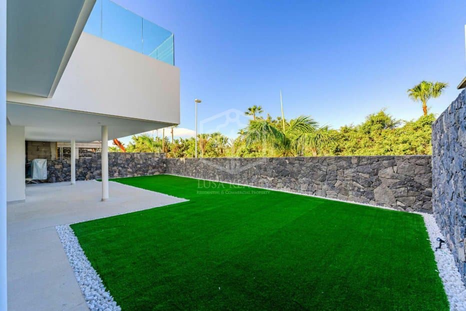 Villa in Adeje, Tenerife, Spain 6 bedrooms, 234 sq.m. No. 111056