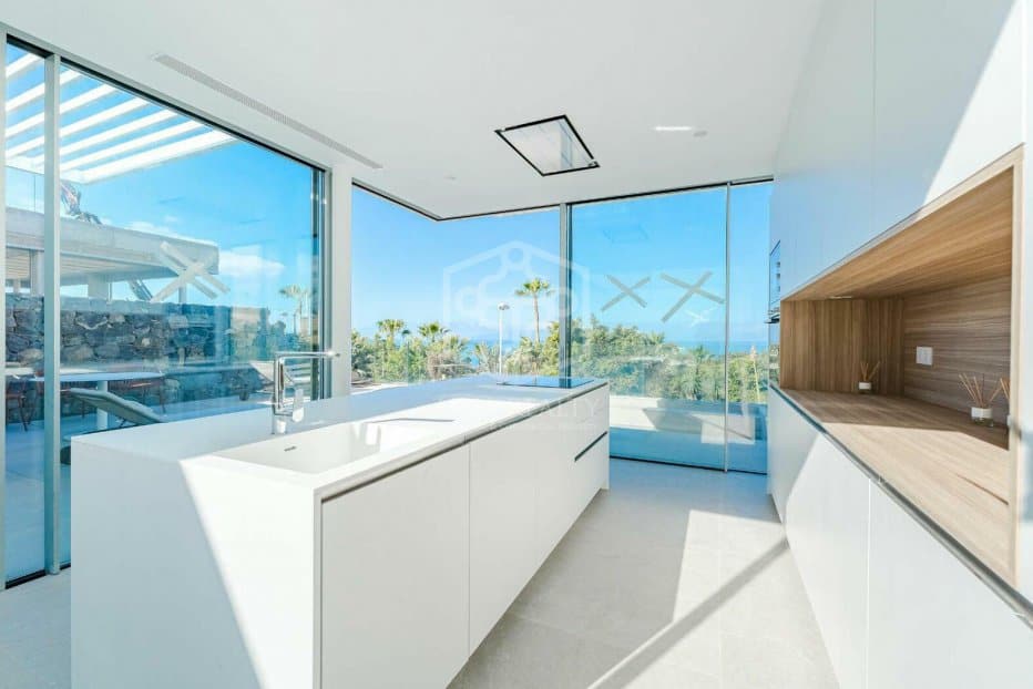 Villa in Adeje, Tenerife, Spain 6 bedrooms, 234 sq.m. No. 111056