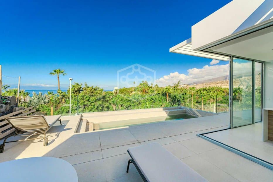 Villa in Adeje, Tenerife, Spain 6 bedrooms, 234 sq.m. No. 111056