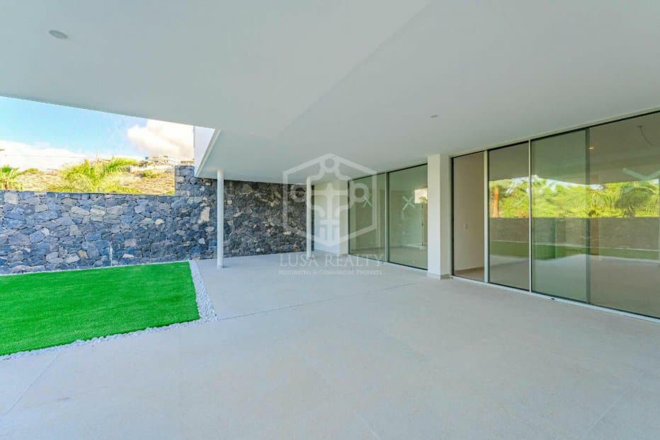 Villa in Adeje, Tenerife, Spain 6 bedrooms, 234 sq.m. No. 111056