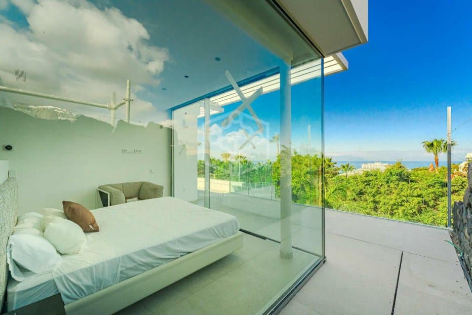 Villa in Adeje, Tenerife, Spain 6 bedrooms, 234 sq.m. No. 111056