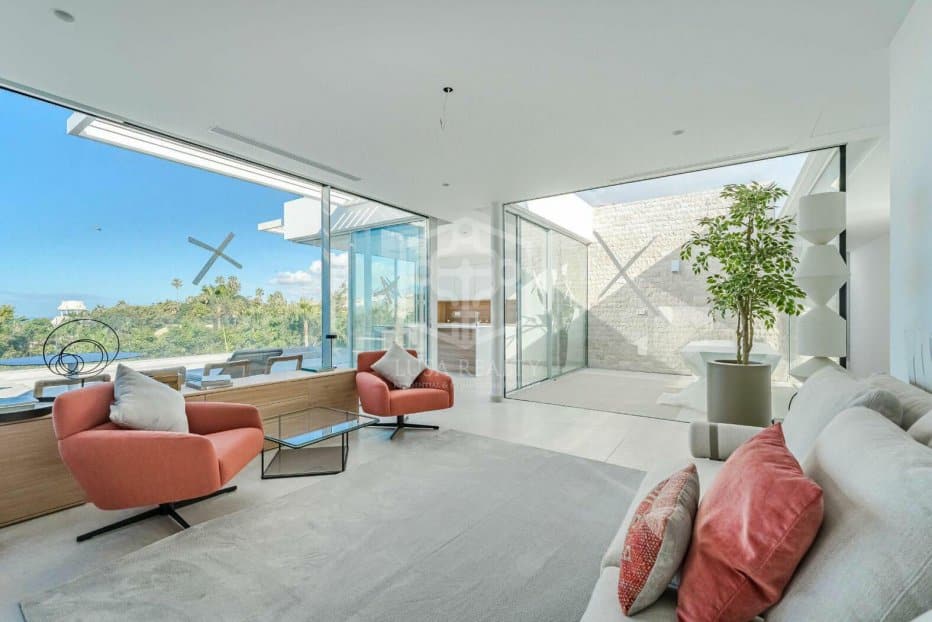 Villa in Adeje, Tenerife, Spain 6 bedrooms, 234 sq.m. No. 111056