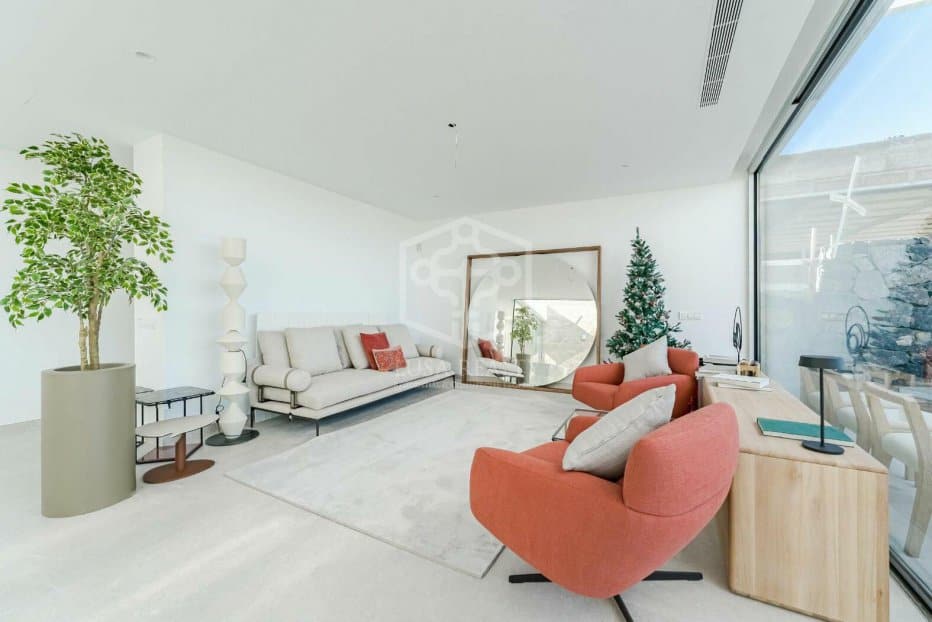 Villa in Adeje, Tenerife, Spain 6 bedrooms, 234 sq.m. No. 111056