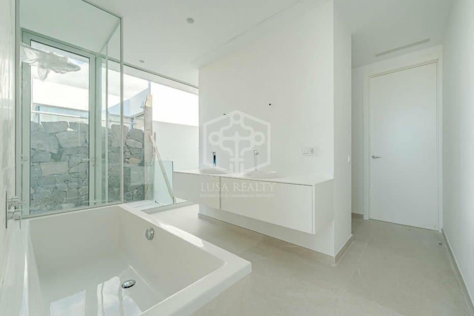 Villa in Adeje, Tenerife, Spain 6 bedrooms, 234 sq.m. No. 111056