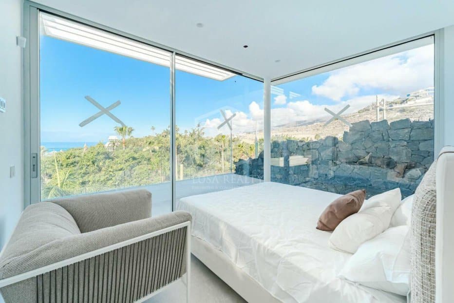 Villa in Adeje, Tenerife, Spain 6 bedrooms, 234 sq.m. No. 111056