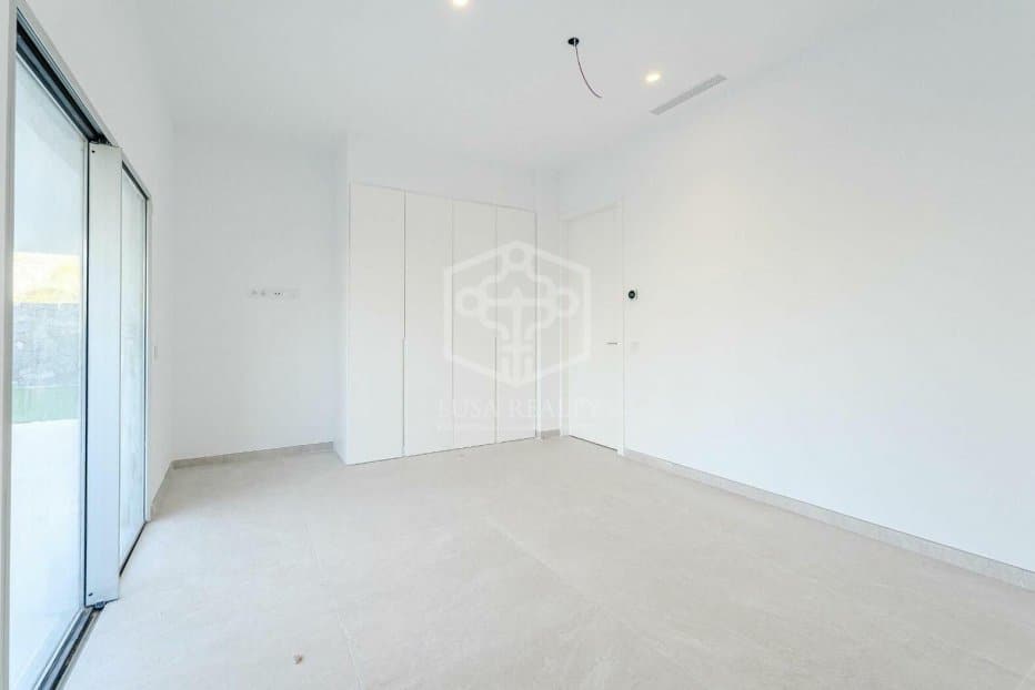 Villa in Adeje, Tenerife, Spain 6 bedrooms, 234 sq.m. No. 111056