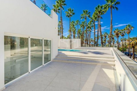 Villa a Adeje, Tenerife, Spagna 3 camere da letto, 140 mq. N° 111051