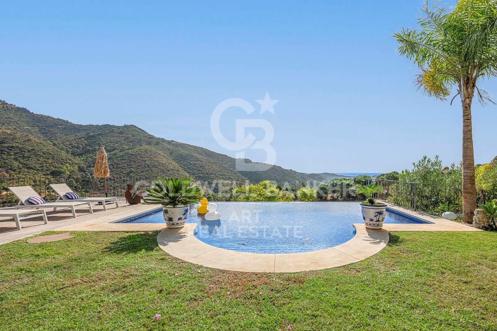 Hus i Benahavis, Malaga, Spanien 5 sovrum, 527 kvm. Nr. 157496