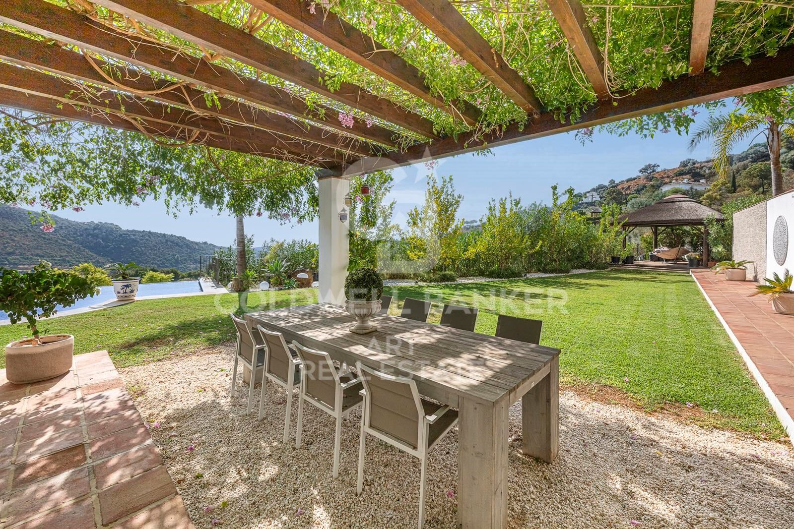Hus i Benahavis, Malaga, Spanien 5 sovrum, 527 kvm. Nr. 157496
