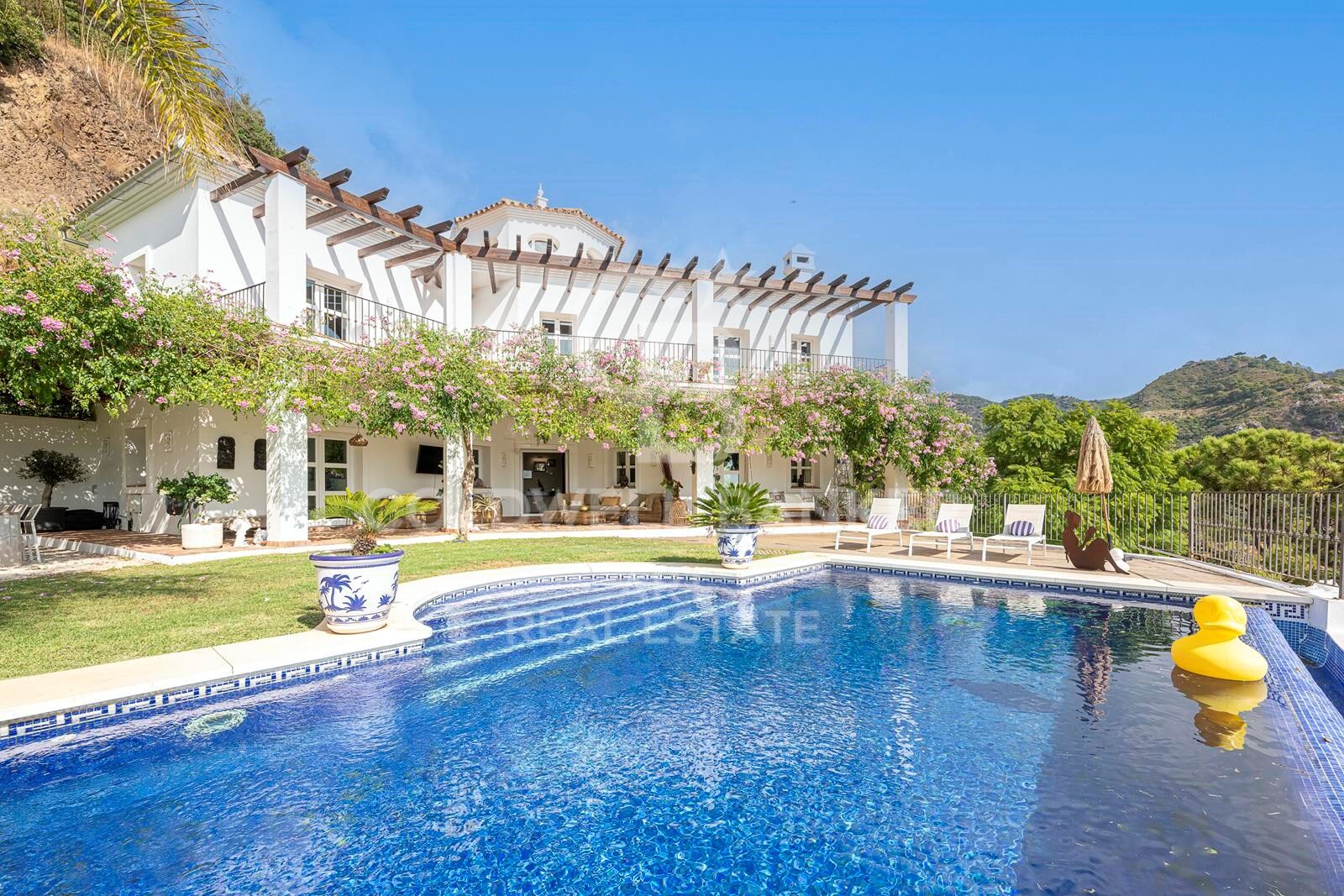 Hus i Benahavis, Malaga, Spanien 5 sovrum, 527 kvm. Nr. 157496