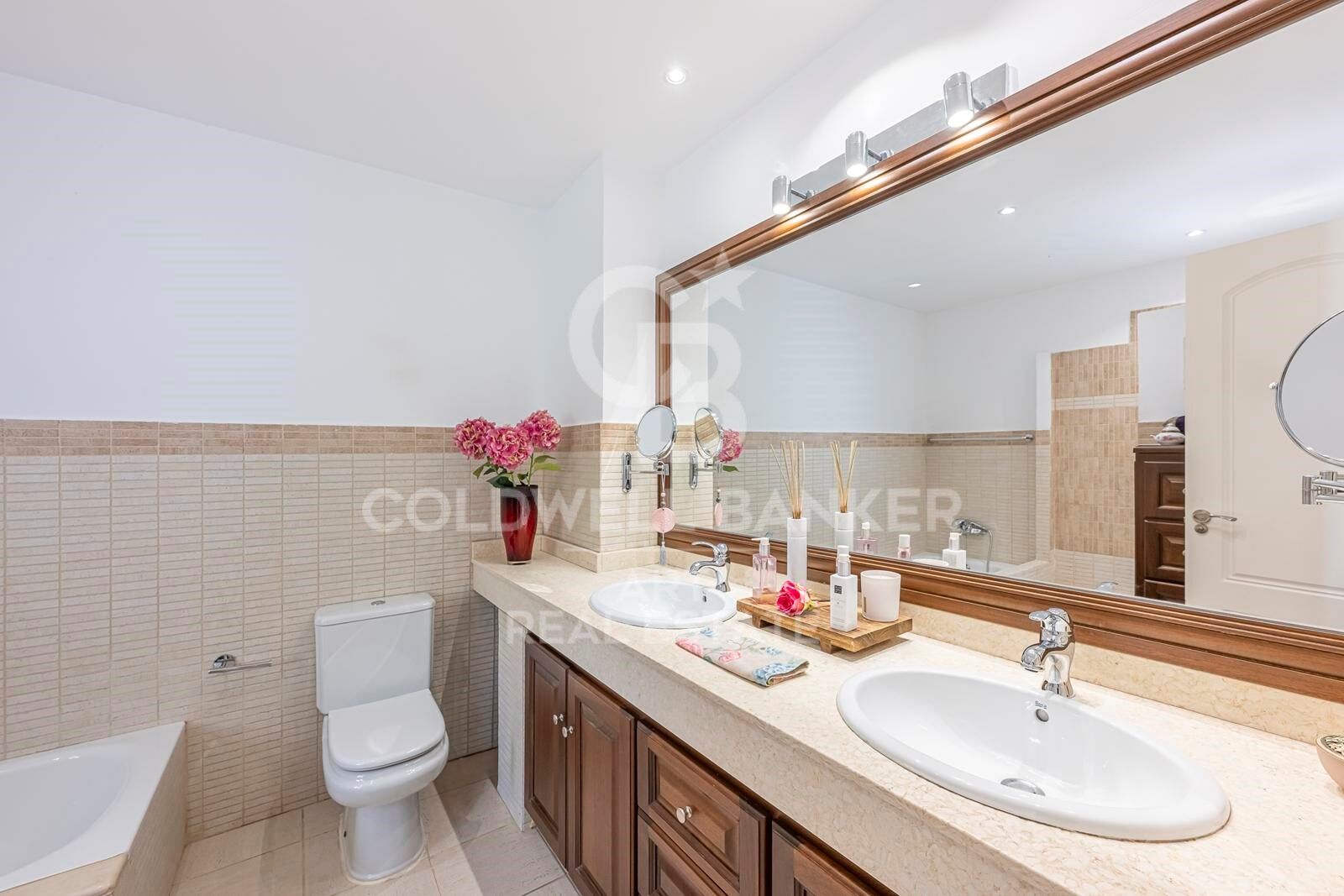 Hus i Benahavis, Malaga, Spanien 5 sovrum, 527 kvm. Nr. 157496