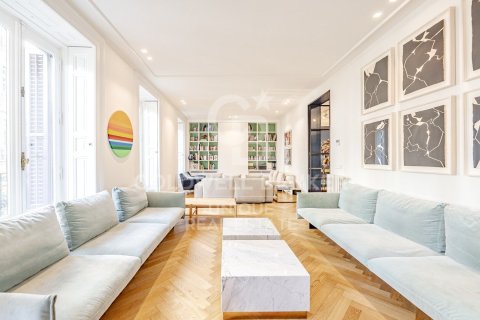 Apartamento en Madrid, España 4 dormitorios, 380 m2 No. 157498