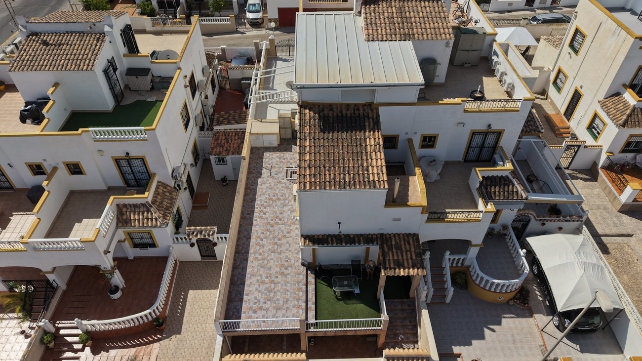 Townhouse à Torrevieja, Alicante, Espagne 6 chambres, 136 m2 No. 190066